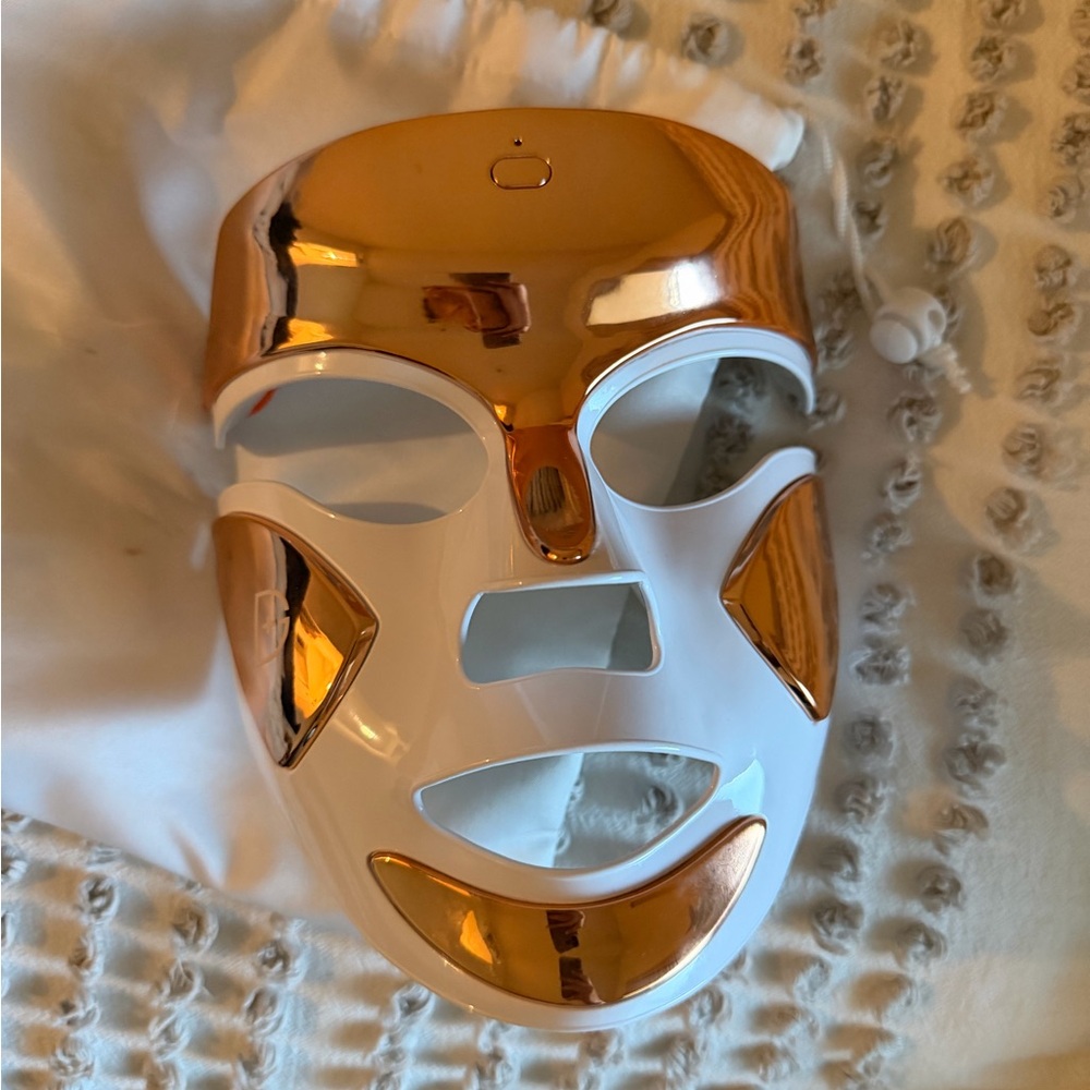 Dennis Gross Facial Mask in White and Rose Gold